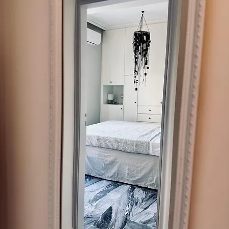 Tiny By Goutos Luxury Living Appartement *